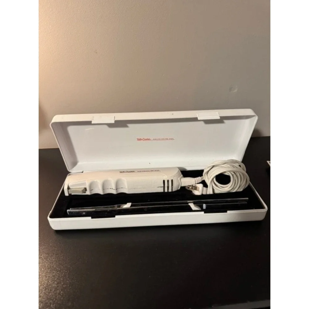 Betty Crocker Slim Line Electric Knife BC-1494 Vintage White with Case & Manual